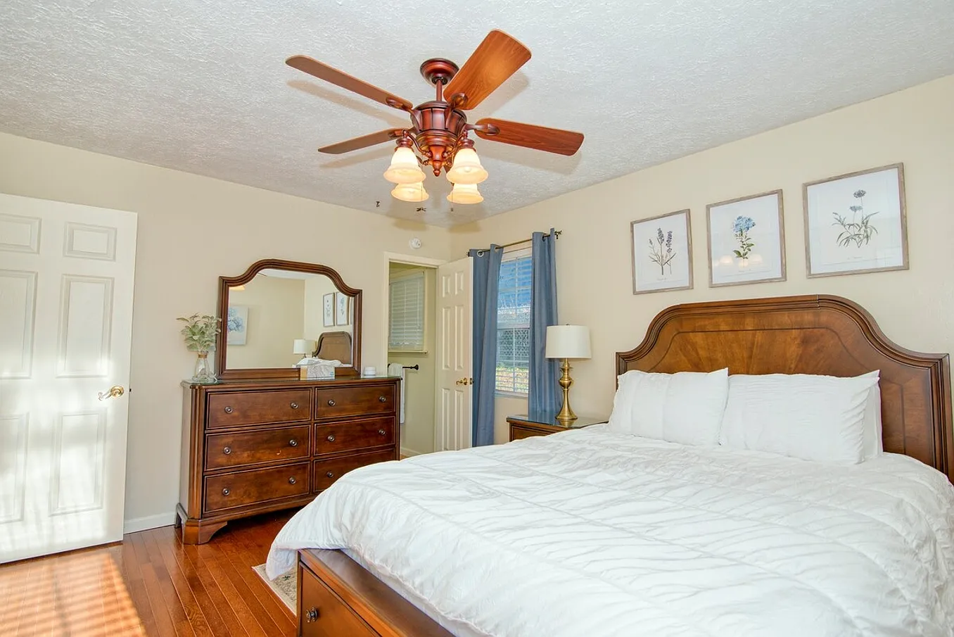 3 bed, $2,700 — Photo 2