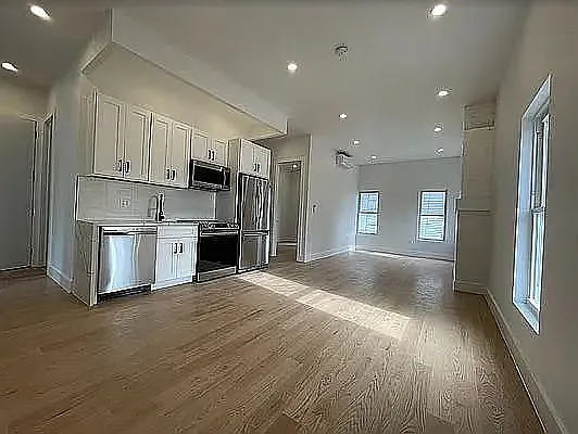 296 Leonard St #3 — Photo 2