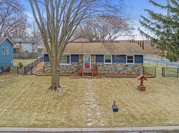 9700 Forestview Ln N, Maple Grove, MN 55369