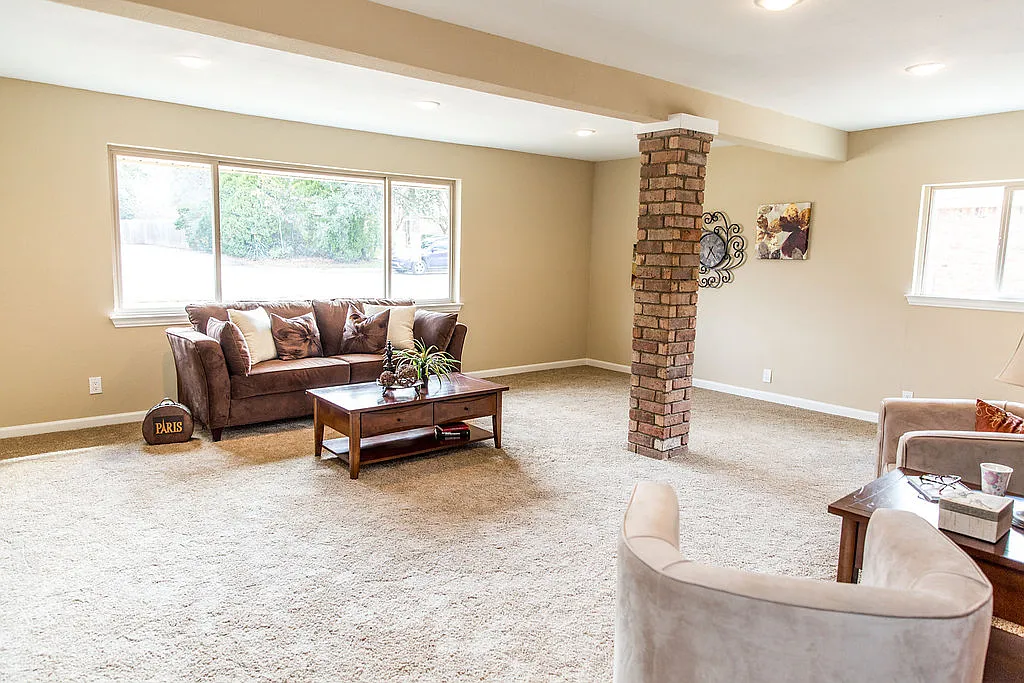 5 bed, 4.0 bath, 3600 sqft, $3,800 — Photo 3