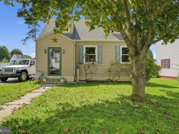 820 Magnolia Rd, Hellertown, PA 18055