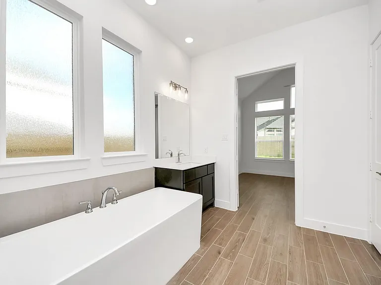 25026 Midnight Willow — Photo 29