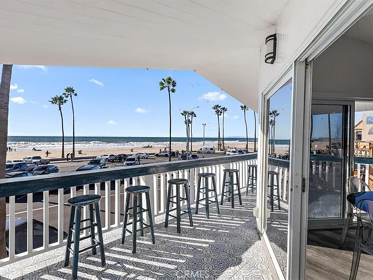 2214 W Oceanfront #B — Photo 3