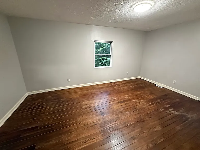 332 E Lincoln St — Photo 14