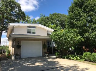 8036 Country Club Ln, North Riverside, IL 60546