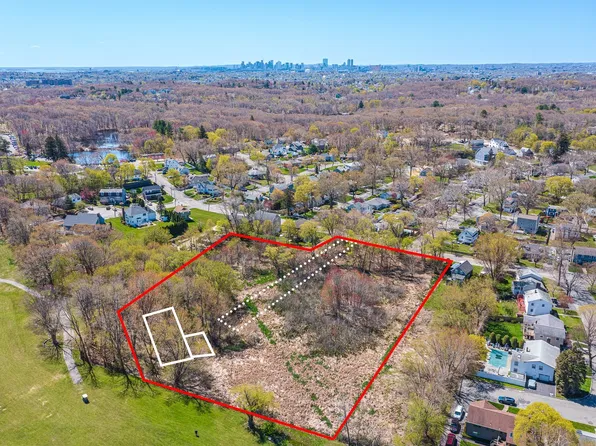 36 Slayton Rd, Melrose, MA 02176