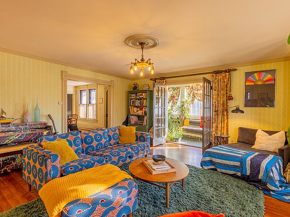 Living room view from right of entryway