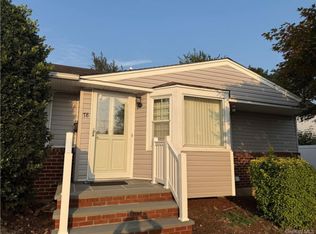 78 Vassar Ln, Hicksville, NY 11801