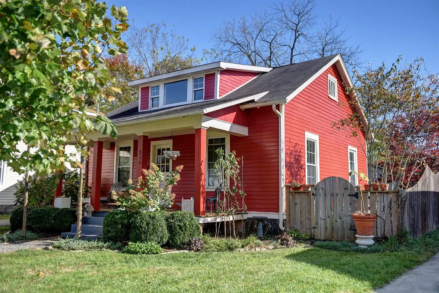 216 Lincoln Ave photo 1