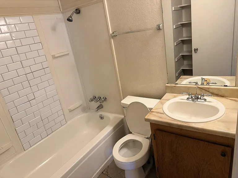 817 Lloyd Ln #A — Photo 10