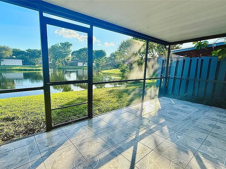 6969 SW 36th Dr — Photo 4