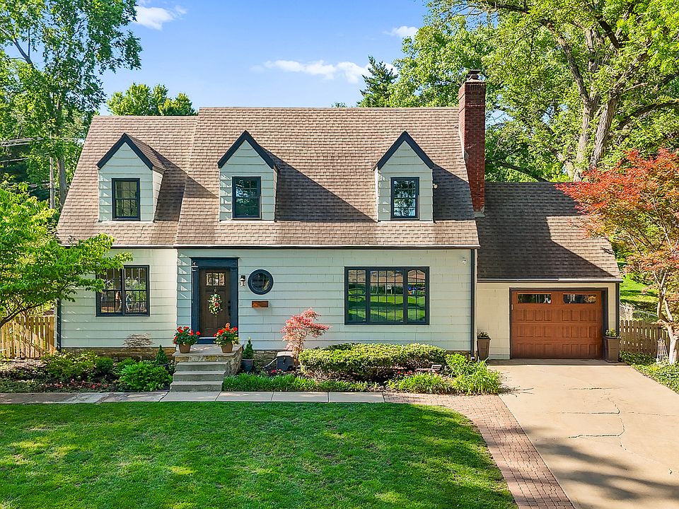 1st image of 6013 W 61st St