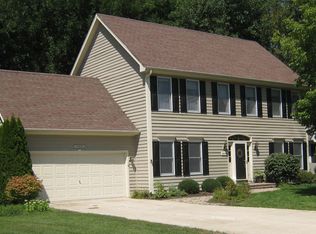 26W180 Arrow Glen Ct, Wheaton, IL 60189