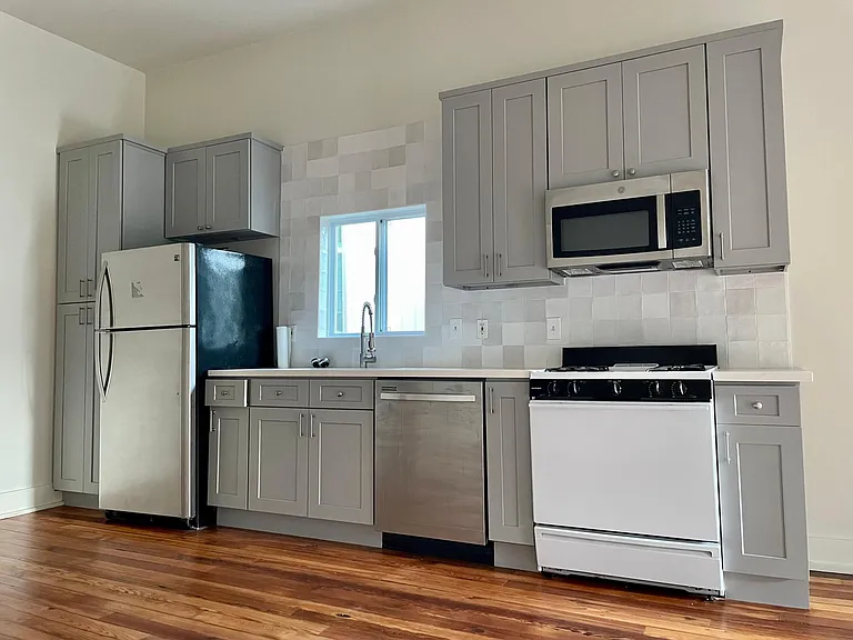 643 Maximillian St — Photo 4