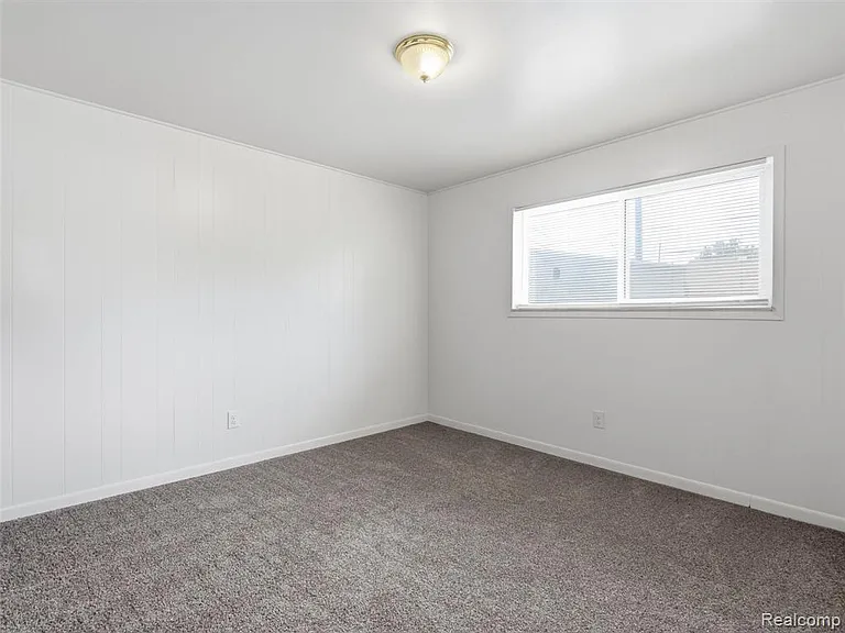 1221 E Granet Ave — Photo 13