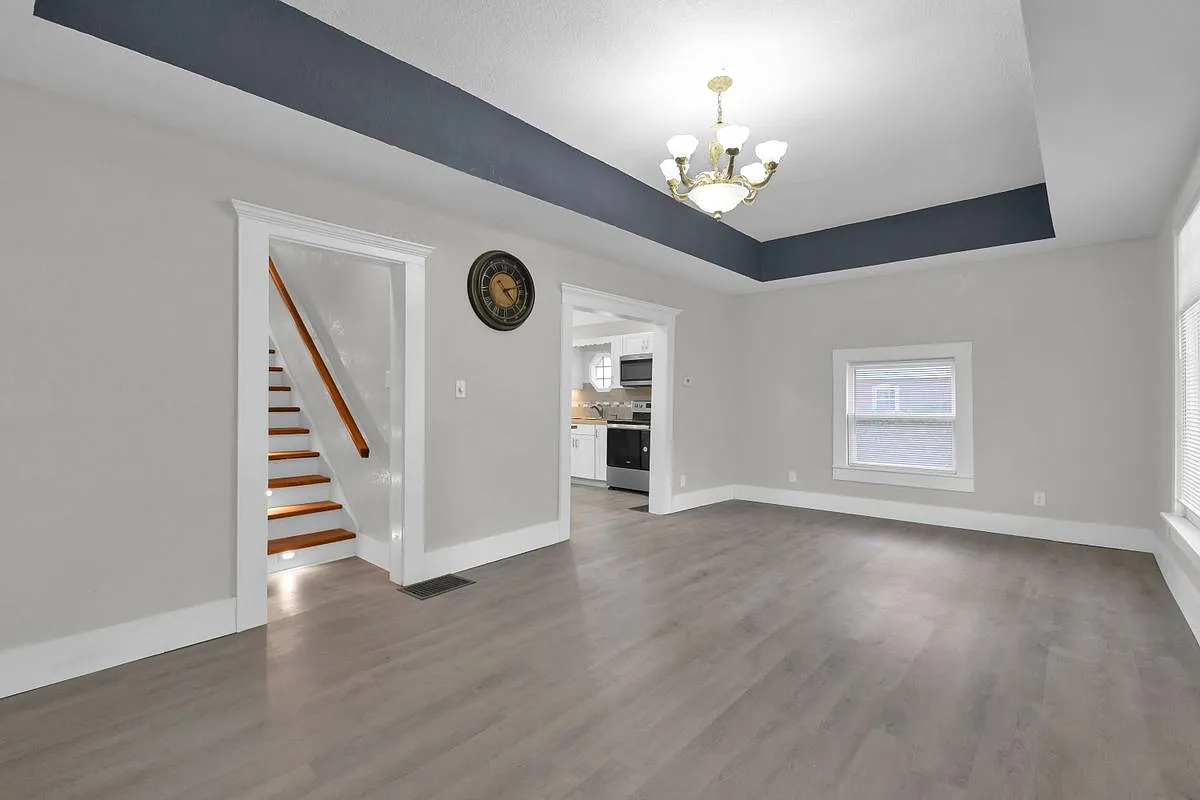 5 bed, 2.0 bath, 2146 sqft, $2,300 — Photo 2