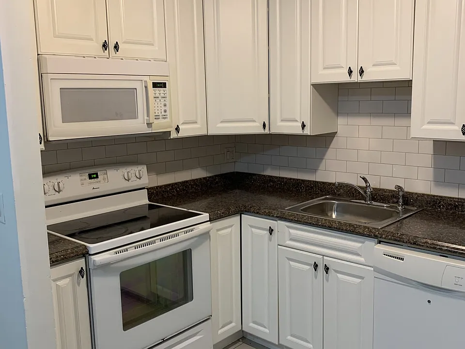 8 Scottfield Rd #B3