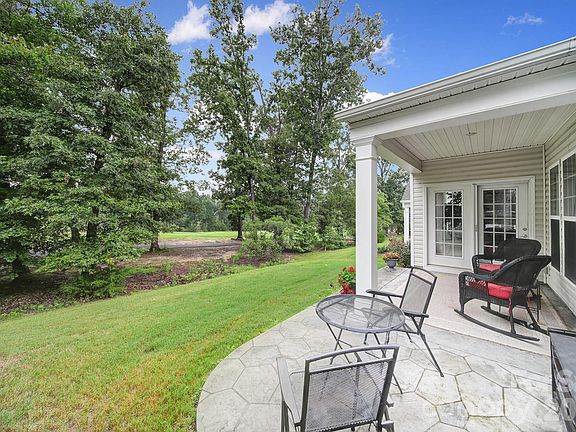 4th image of 2047 Kennedy Dr