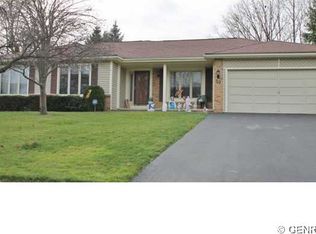 57 Burlwood Dr, Rochester, NY 14612