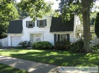 8 Baylor Dr, Farmingville, NY 11738