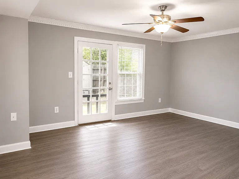 19 Towne Square Dr — Photo 3