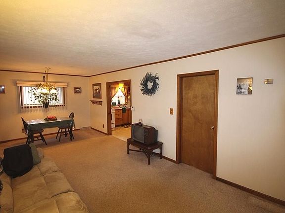 3rd image of 890 Parkwood Ave