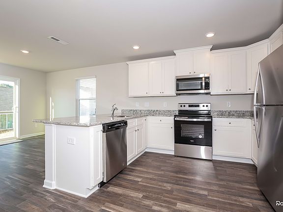 3rd image of 4618 Glencraig Ave