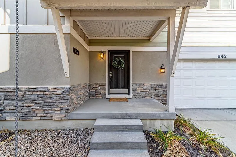 3 bed, 2.5 bath, 1870 sqft, $2,795 — Photo 1