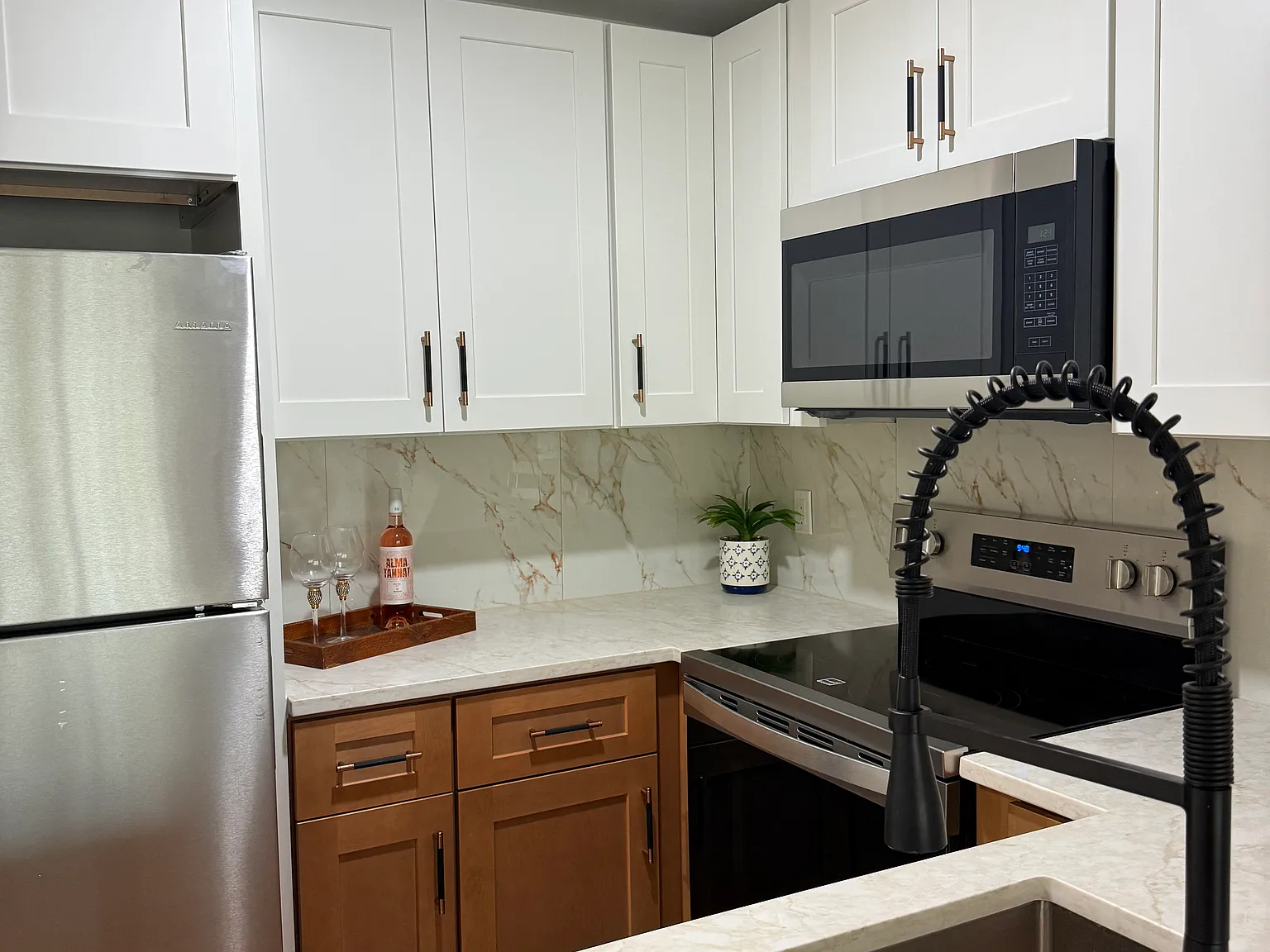 2 bed, 886 sqft, $5,030 — Photo 4