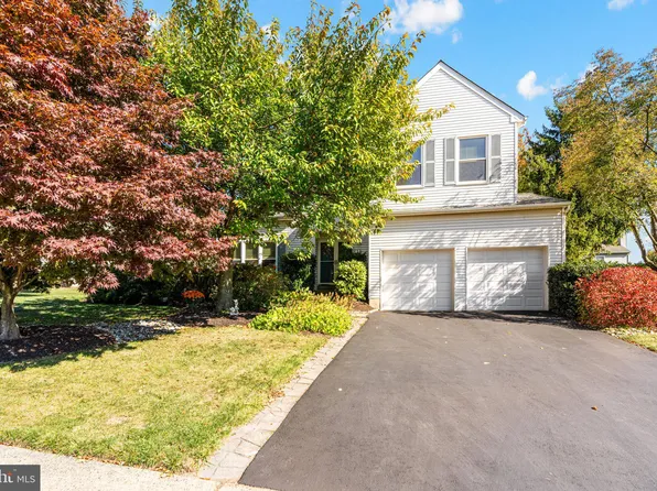 5 Armstrong Cir, Newtown, PA 18940