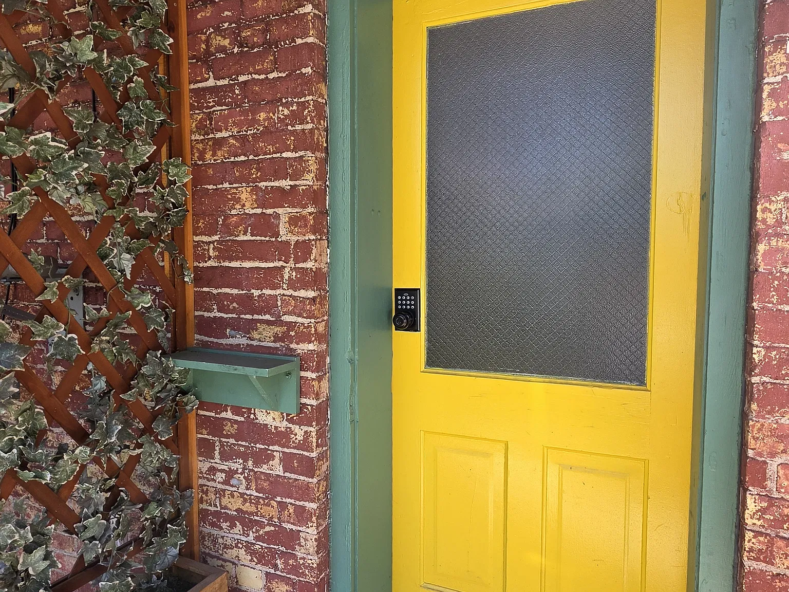 1 bed, 900 sqft, $1,300 — Photo 4