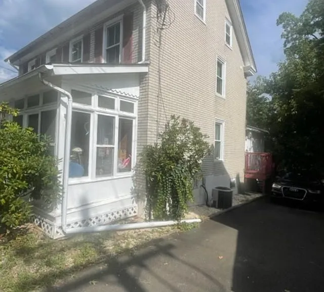 230 W Ashland St — Photo 13