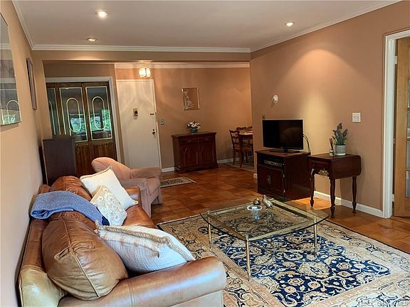 3rd image of 77 Carpenter Ave #2F