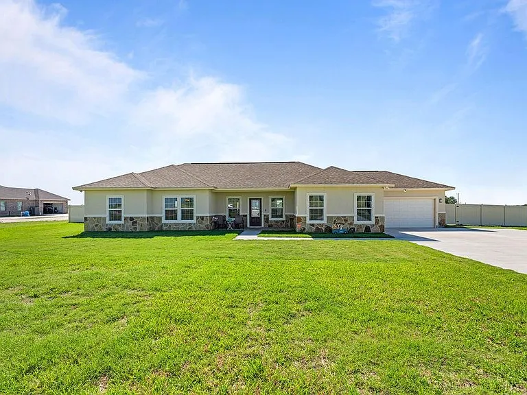5548 County Road 101 — Photo 2