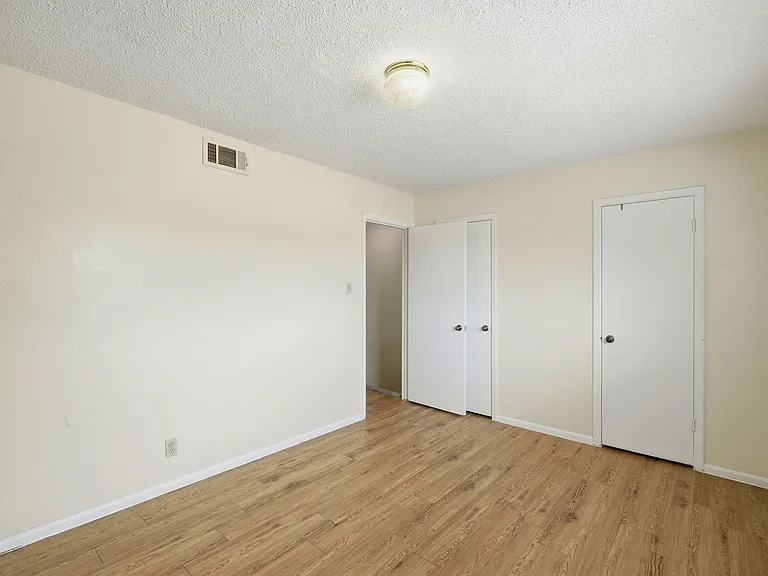 2319 Greenfield Pkwy — Photo 41