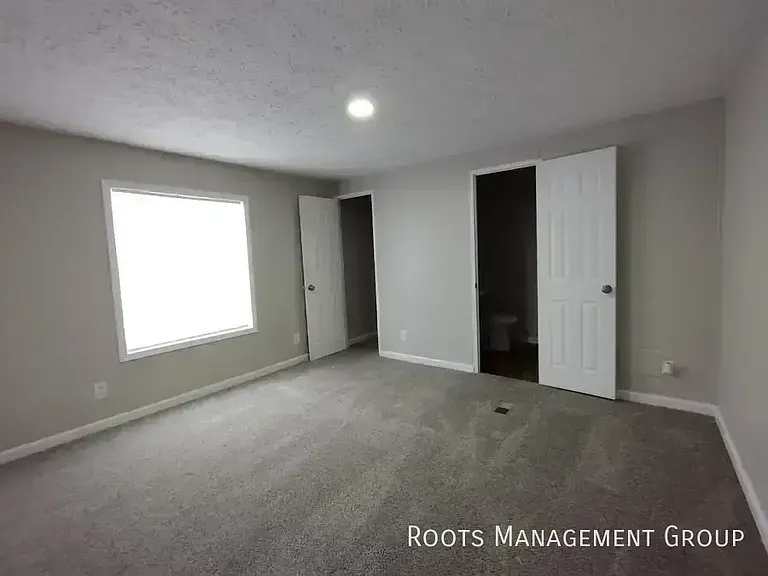 14 Birch Crest Dr #14 — Photo 5