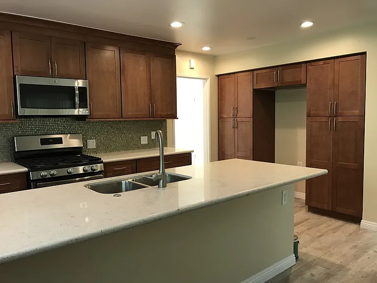 1209 N Riedel Ave — Photo 3