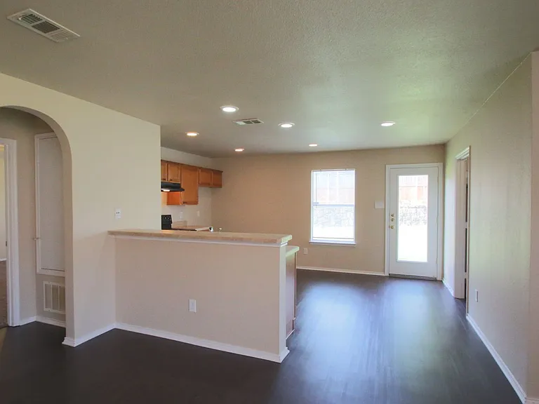 557 Winbridge Ln — Photo 6