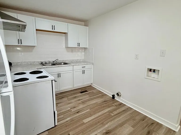 531 Smith St — Photo 2