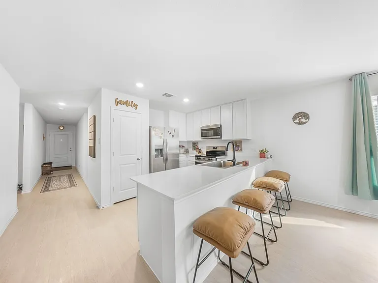 373 Cowpoke Dr — Photo 3