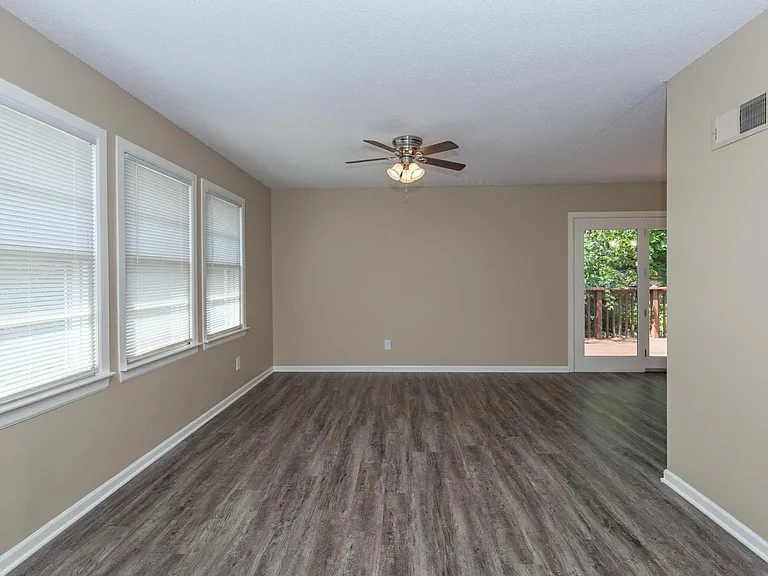 6700 NW Evelyn St — Photo 3