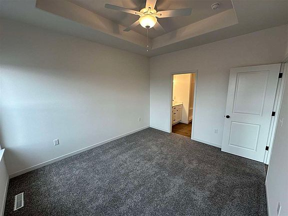 4th image of 915 Eisenhower Blvd
