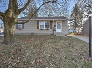 7 Brownlow Dr, Decatur, IL 62521