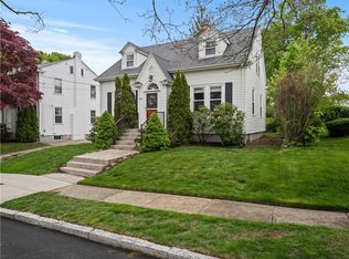 82 Mountain Ave, Riverside, RI 02915