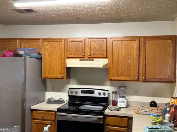 312 Ridgecreek Dr, Clarkston, GA 30021