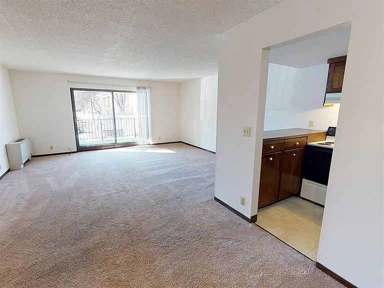 Gold Crest Apartments — Photo 7