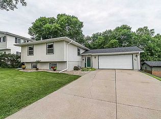 70 Edgewood Rd NW, Cedar Rapids, IA 52405