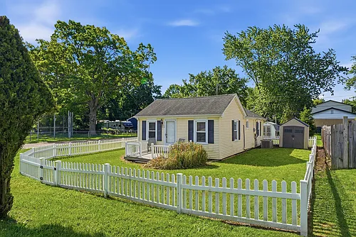 1105 Burgoyne Blvd Photo 1