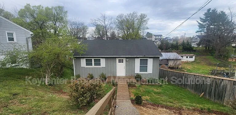 825 Highland Ave — Photo 2