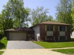 960 Wisconsin Ln, Elk Grove Village, IL 60007